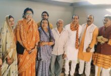 माननीय चरण दास महंत जी व कोरबा लोकसभा सांसद श्रीमती ज्योत्सना चरण दास महंत जी ने कांग्रेस ब्लॉक अध्यक्ष प्रकाश चंद साहू के घर भोजन किया 14 6ff5292e 2e43 46e3 ad3f 5bb28f3306a6 1