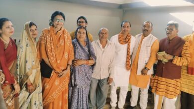 माननीय चरण दास महंत जी व कोरबा लोकसभा सांसद श्रीमती ज्योत्सना चरण दास महंत जी ने कांग्रेस ब्लॉक अध्यक्ष प्रकाश चंद साहू के घर भोजन किया 2 6ff5292e 2e43 46e3 ad3f 5bb28f3306a6 1