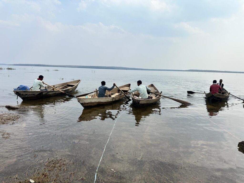 धमतरी : गंगरेल में इतिहास रचेगा ‘महानदी रिवर बोट चैंपियनशिप,3 महिला टीमों की दमदार भागीदारी से बढ़ा उत्साह, प्रतियोगितामें 52 टीमें ले रही हिस्सा… 4 4b0f80d1 15cc 41fe 8cd2 7fcef79e353f