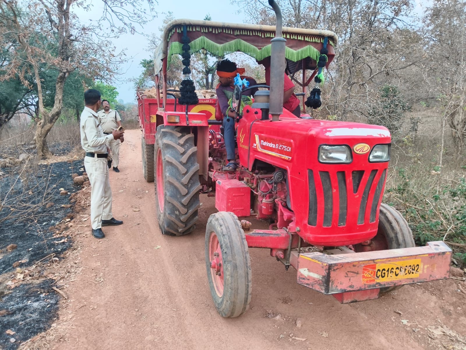 खनिज माफियाओं पर बड़ी चोट- डुभापानी में 5 वाहन एक साथ जब्त,मचा हड़कंप 1 72a942a6 8336 4641 ac95 8fe46e057d66 1
